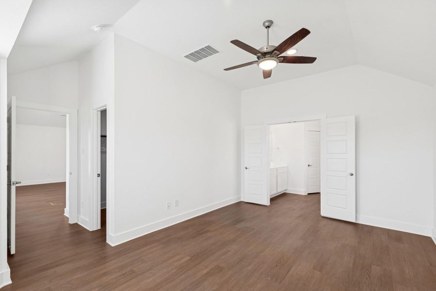 Spacious, unfurnished interior of a new home in Lago Mar, Santa Fe (Image 22).