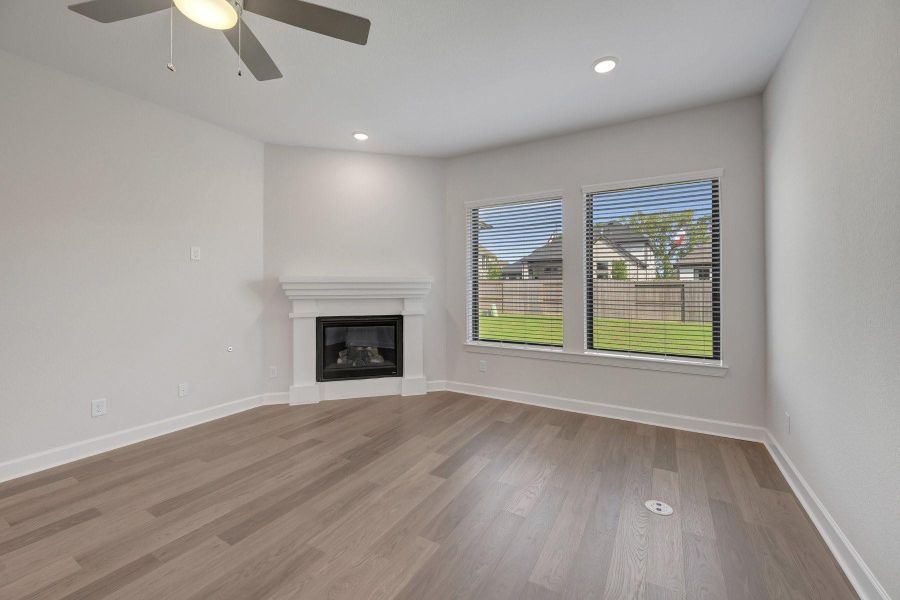 Spacious, unfurnished interior of a new home in Riceland - Summit Collection, Mont Belvieu (Image 11).