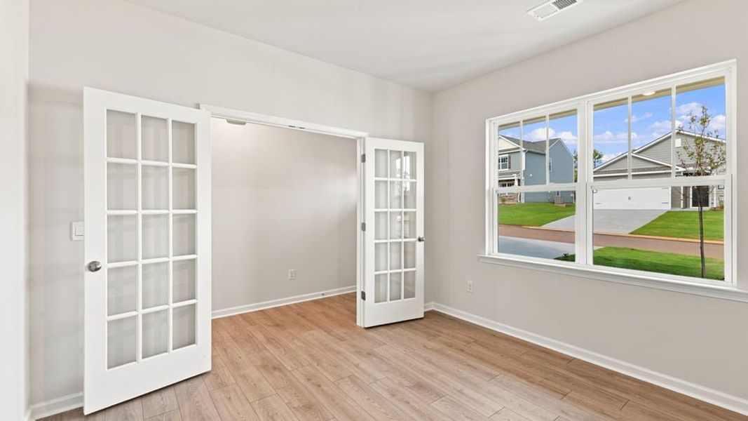 Spacious, unfurnished interior of a new home in Woodglen, Piedmont (Image 18).