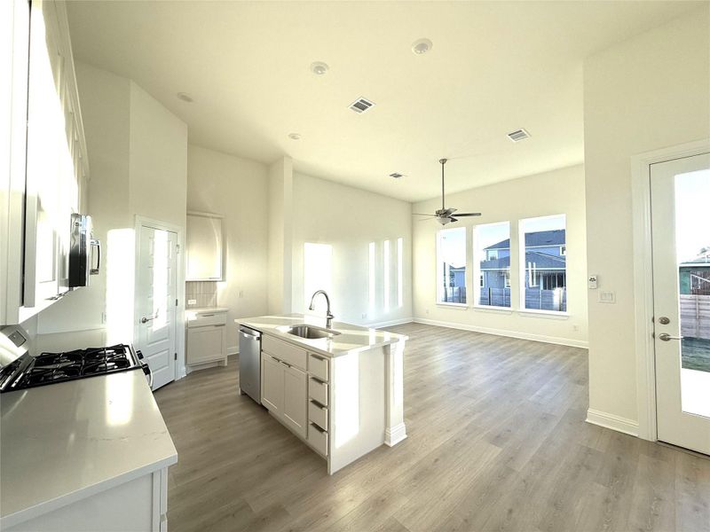 Furnished interior view inside a new home in Highland Village, Georgetown (Image 8).