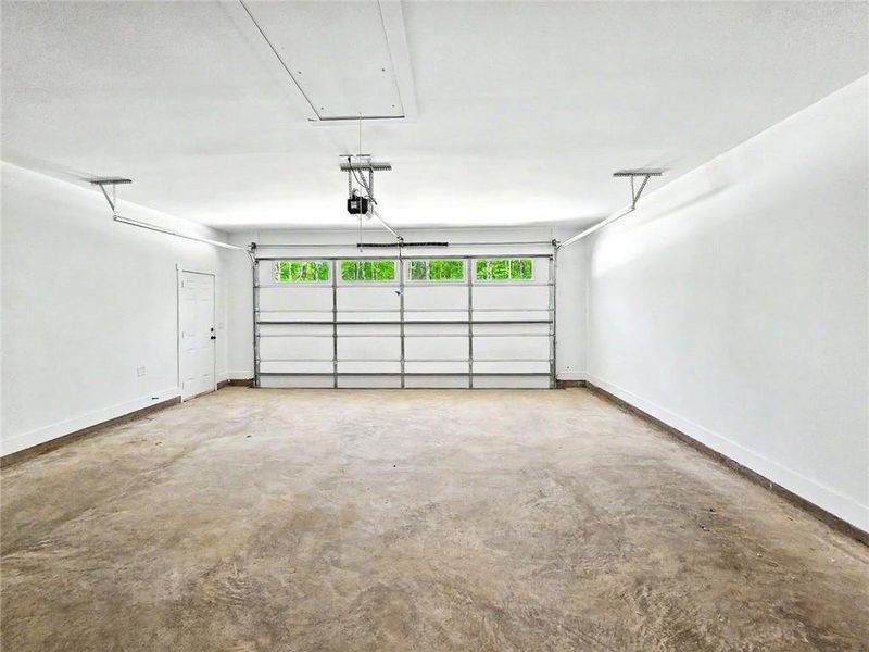 Spacious, unfurnished interior of a new home in , Dallas (Image 18).