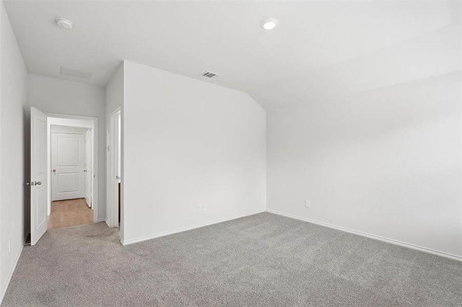 Spacious, unfurnished interior of a new home in , Princeton (Image 26).