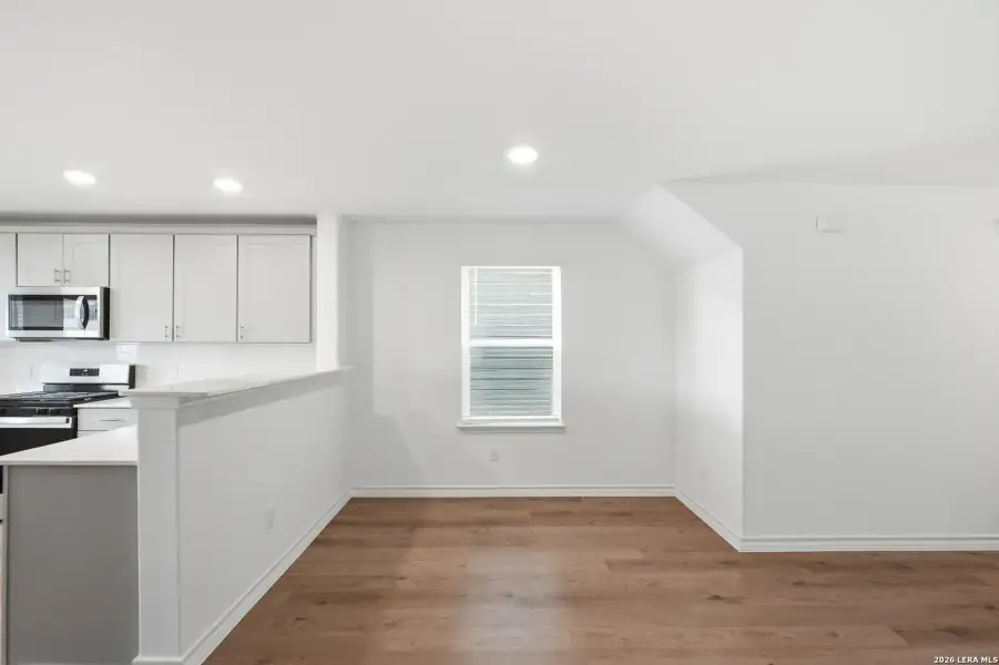 Spacious, unfurnished interior of a new home in Vista Real, Converse (Image 31).