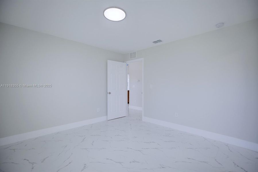 Spacious, unfurnished interior of a new home in , Avon Park (Image 33).