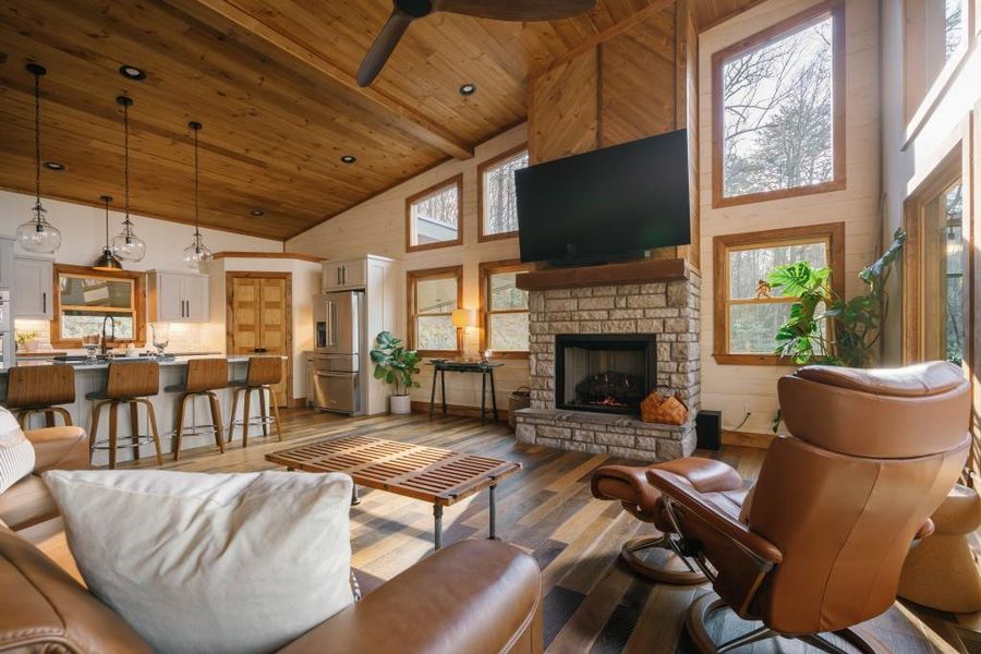 Community amenities in , Mineral Bluff (Image 31).