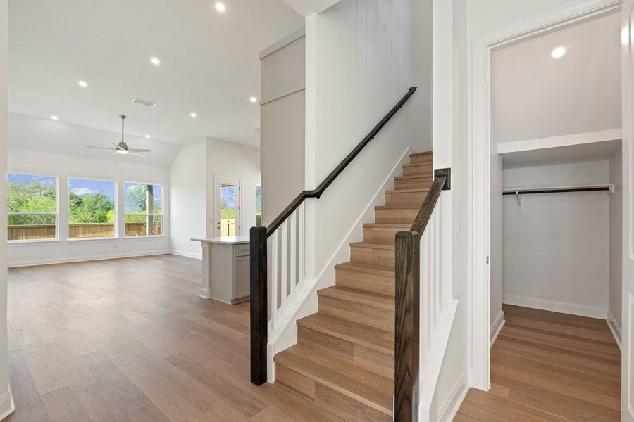 Spacious, unfurnished interior of a new home in Persimmon, Buda (Image 39).