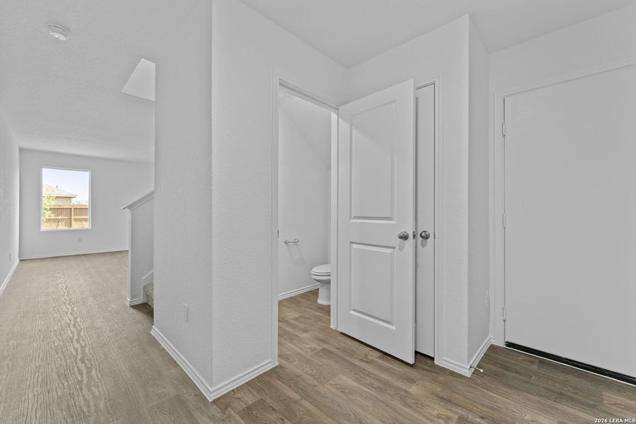 Spacious, unfurnished interior of a new home in Avenida, Converse (Image 10).