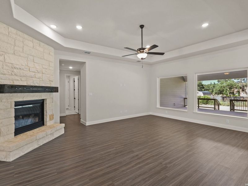 Spacious, unfurnished interior of a new home in Potranco Oaks, Castroville (Image 31).