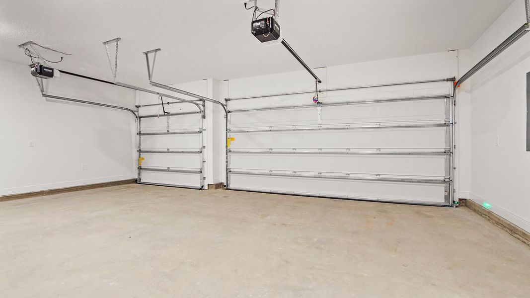 Spacious, unfurnished interior of a new home in Owl's Head Farms, Freeport (Image 33).