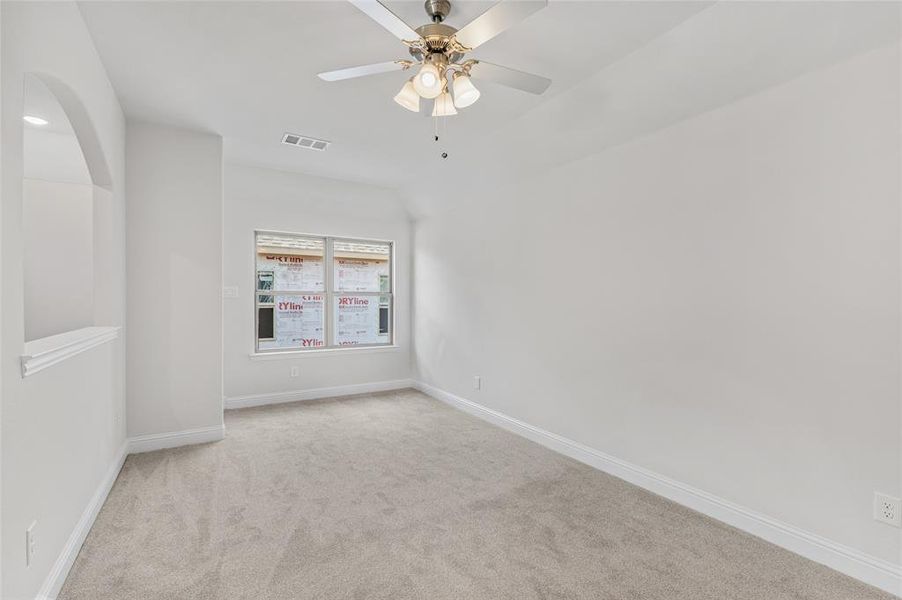 Spacious, unfurnished interior of a new home in Creekview Meadows, Pilot Point (Image 30).