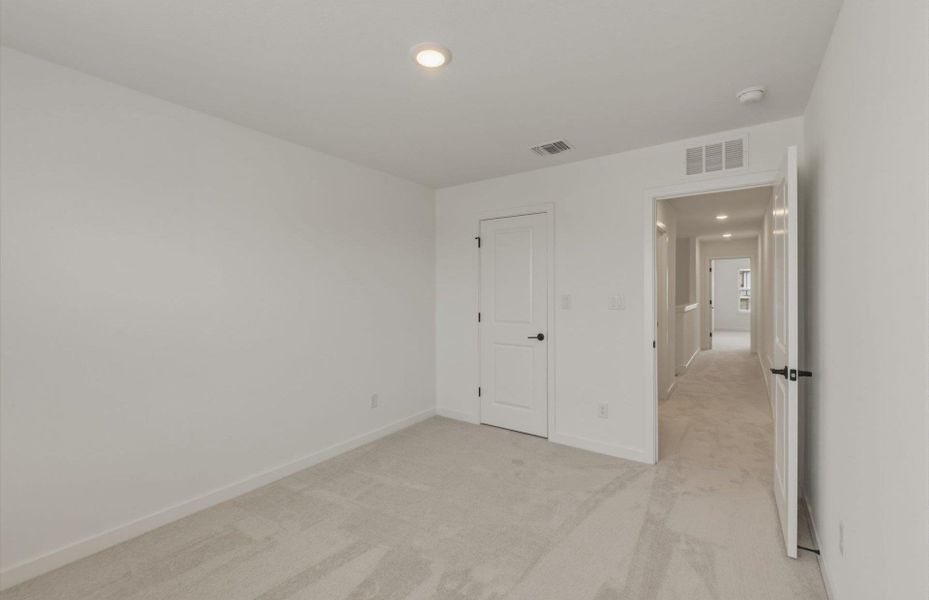 Spacious, unfurnished interior of a new home in Santa Rita Ranch, Liberty Hill (Image 19).