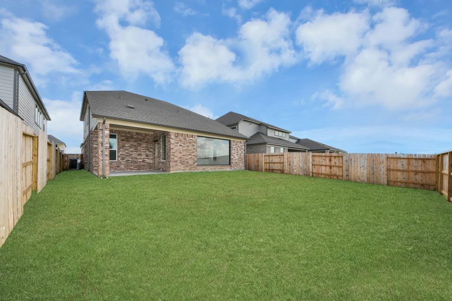 Explore the expansive backyard with its inviting covered patio—a perfect blend of space for the kids to play and adults to unwind. Ideal for creating your outdoor oasis, this backyard accommodates patio furniture, a BBQ pit, and endless possibilities for leisure and entertainment.