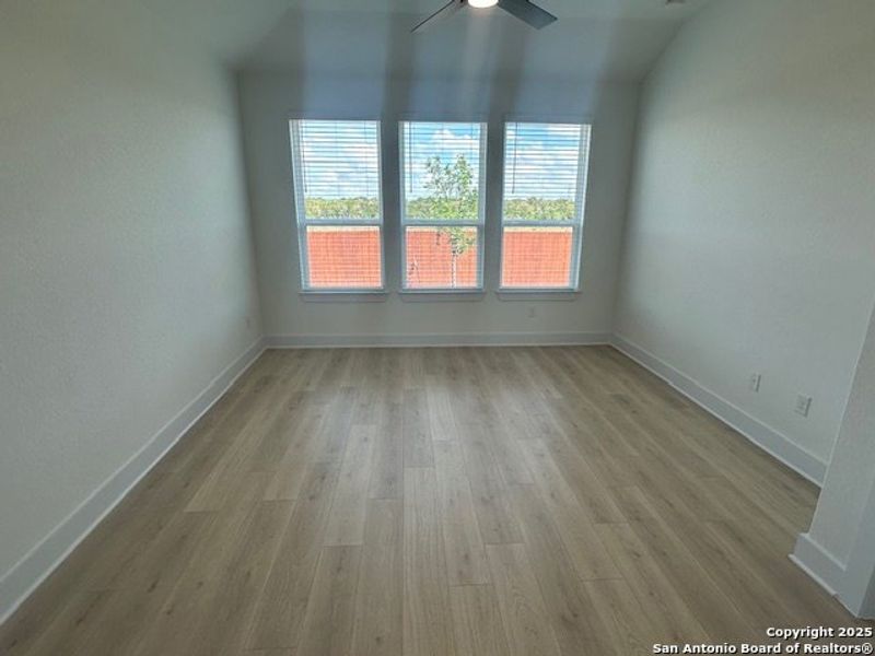 Spacious, unfurnished interior of a new home in Stillwater Ranch, San Antonio (Image 16).