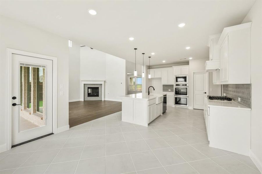 Spacious, unfurnished interior of a new home in The Oaks, Red Oak (Image 35).
