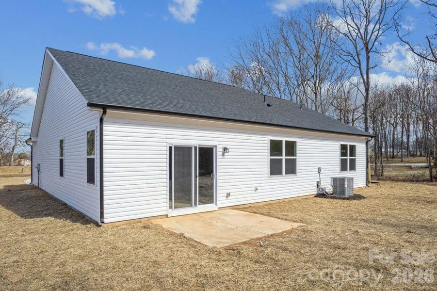 Exterior details and patio area of a home in , Kings Mountain (Image 3).