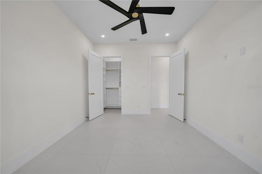 Spacious, unfurnished interior of a new home in , Cape Coral (Image 35).