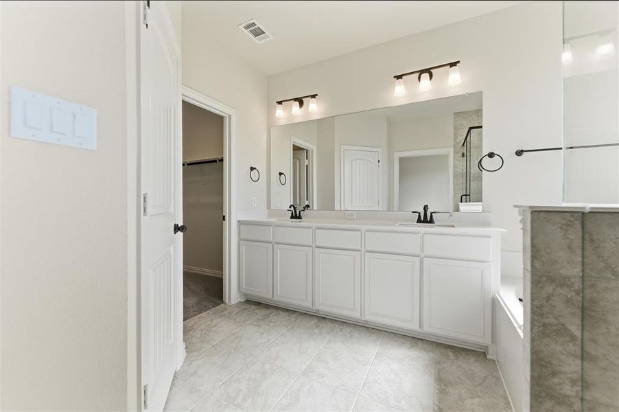 Furnished interior view inside a new home in Northstar, Haslet (Image 17).