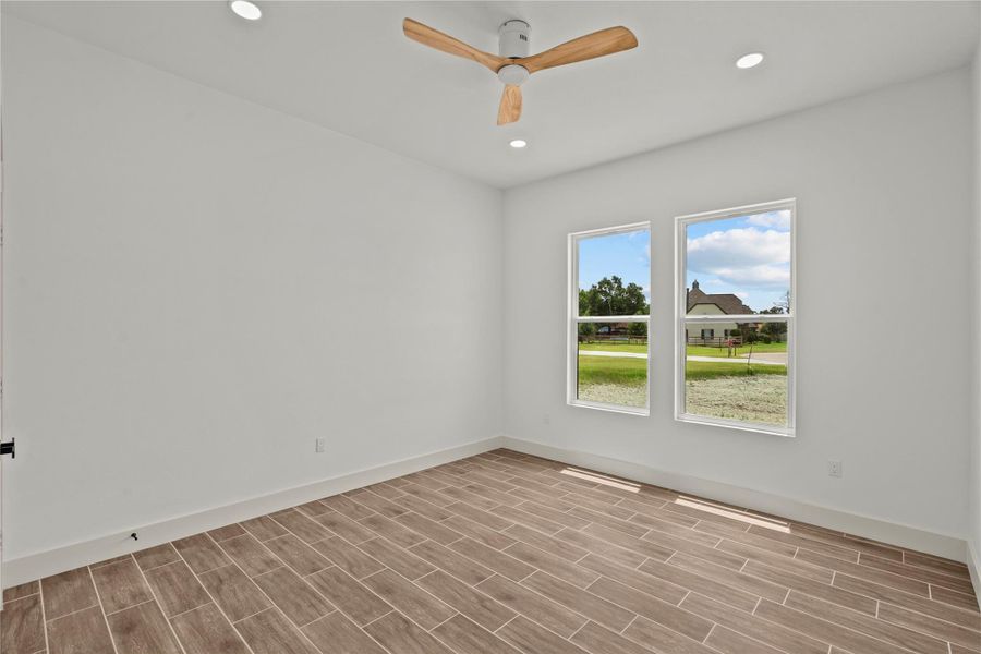 Spacious, unfurnished interior of a new home in , Alvin (Image 27).