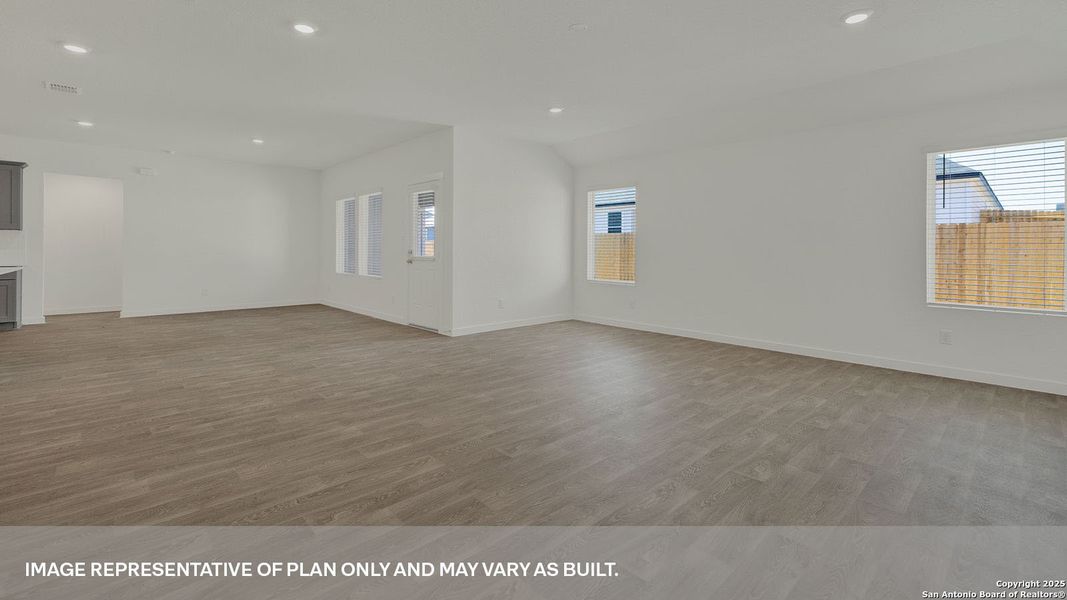Spacious, unfurnished interior of a new home in Sonoma Oaks, Fredericksburg (Image 11).