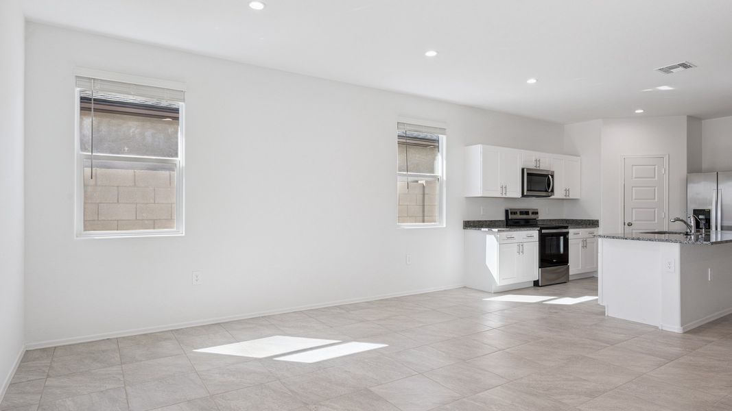 Representative unfurnished interior of a home built from the Ibis by D.R. Horton in Elena Trails, Maricopa (Image 17).