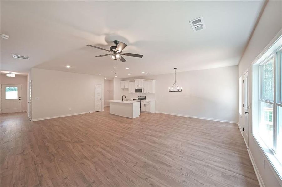 Spacious, unfurnished interior of a new home in , Dahlonega (Image 14).