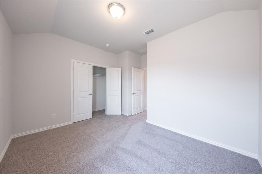 Spacious, unfurnished interior of a new home in Lake Pointe: Lake Pointe at Paloma Creek, Little Elm (Image 18).