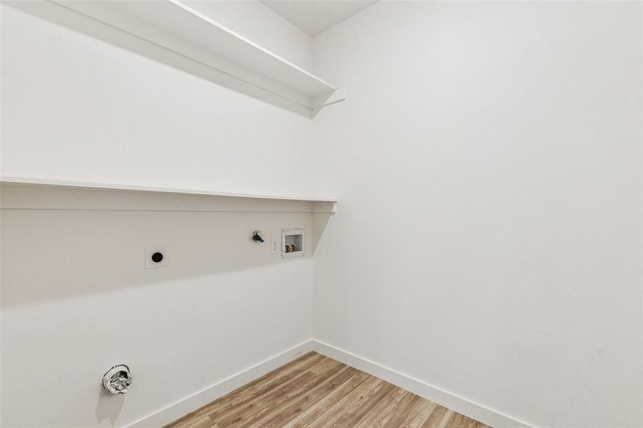 Spacious, unfurnished interior of a new home in , Mesquite (Image 27).