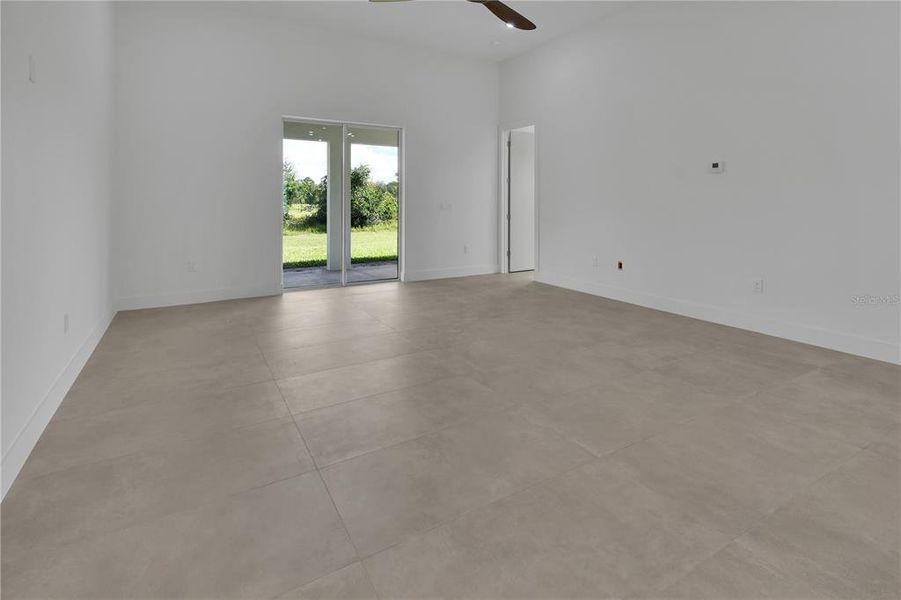 Spacious, unfurnished interior of a new home in , Deland (Image 26).