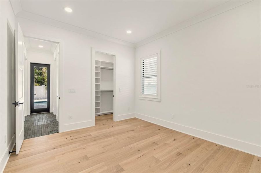 Spacious, unfurnished interior of a new home in , Tampa (Image 68).