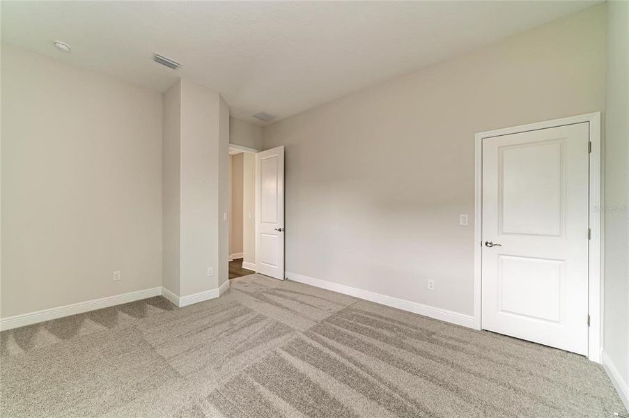 Spacious, unfurnished interior of a new home in North River Ranch, Parrish (Image 40).