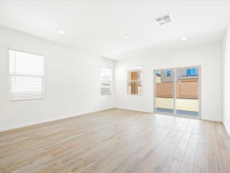 Spacious, unfurnished interior of a new home in Las Patrias at Star Valley Phase III - Signature Series, Tucson (Image 9).