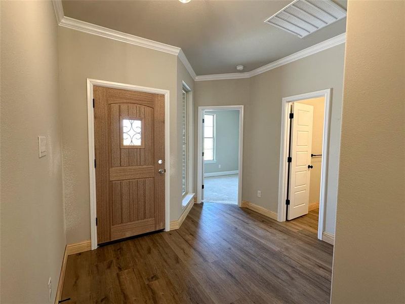 Spacious, unfurnished interior of a new home in , Cleburne (Image 10).