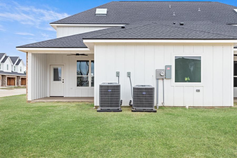 Exterior details and patio area of a home in , Neches (Image 3).