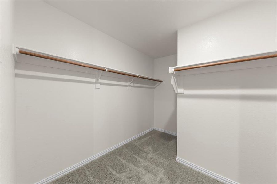 21. 936 S Holly - Closet