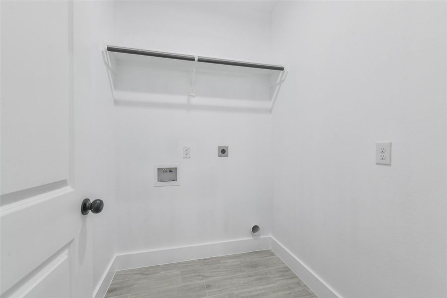 Spacious, unfurnished interior of a new home in , Willis (Image 33).