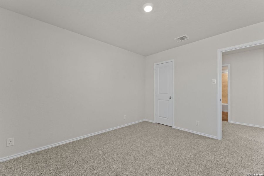 Spacious, unfurnished interior of a new home in Applewood, San Antonio (Image 34). Spacious, unfurnished interior of a new home in Applewood, San Antonio (Image 34).