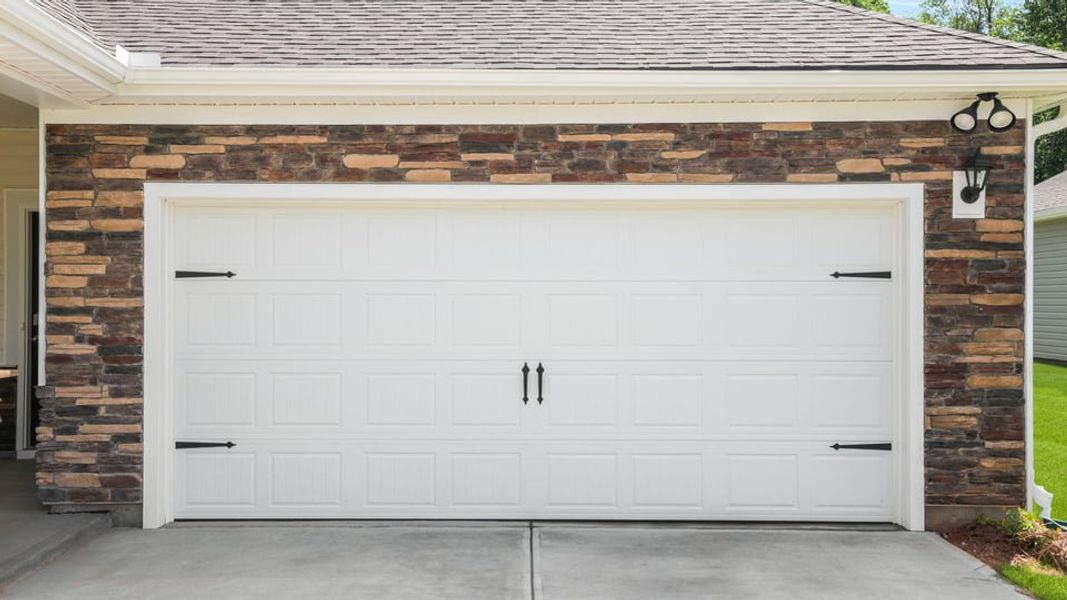 Exterior details and patio area of a home in Sherwood Gardens, Landrum (Image 3).