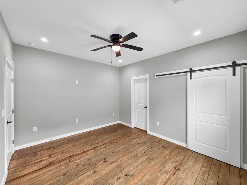 Spacious, unfurnished interior of a new home in , Crystal Beach (Image 26).