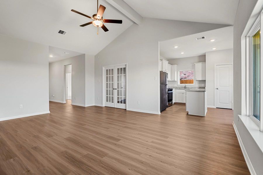 Spacious, unfurnished interior of a new home in Freeman Ranch, Katy (Image 14).