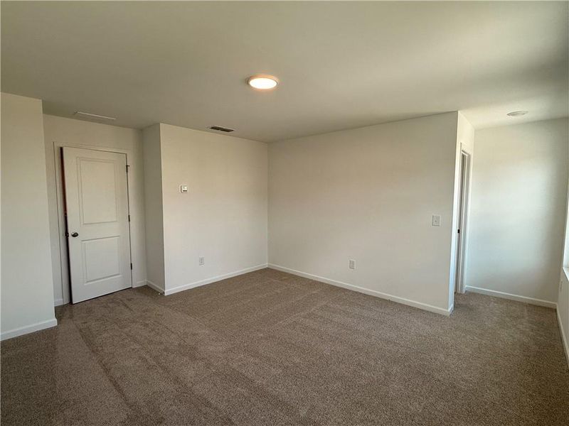 Spacious, unfurnished interior of a new home in Leydenview, Mableton (Image 22).