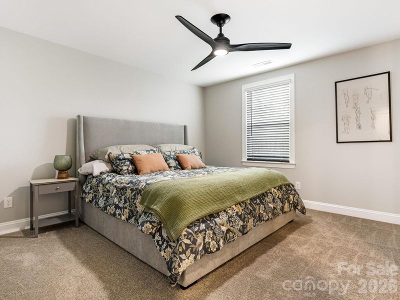 Upper Flr, Bedroom connects to full bath (13x13)