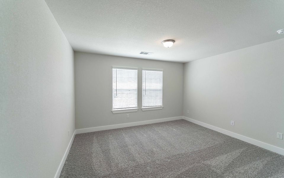 Spacious, unfurnished interior of a new home in Canterra Creek, Rosharon (Image 46).