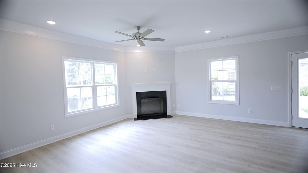 Spacious, unfurnished interior of a new home in Palmetto Creek, Bolivia (Image 15).