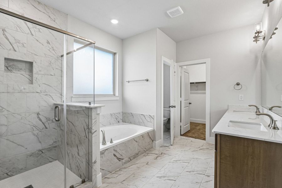 Owner's Bathroom Owner's Bathroom