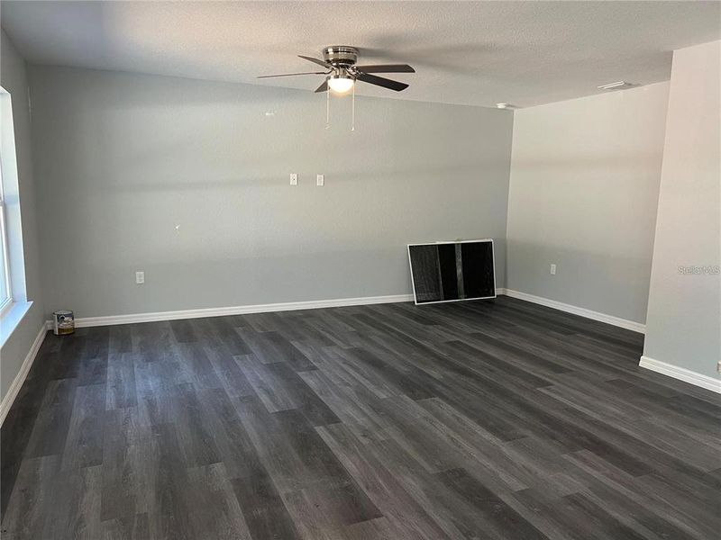 Spacious, unfurnished interior of a new home in , Ocala (Image 7).