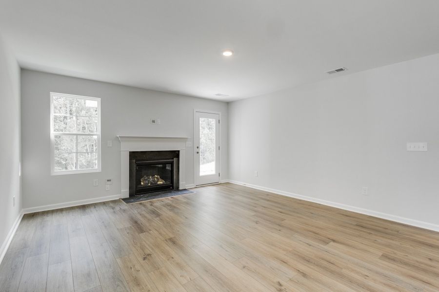 Spacious, unfurnished interior of a new home in Ellington, Elgin (Image 24).