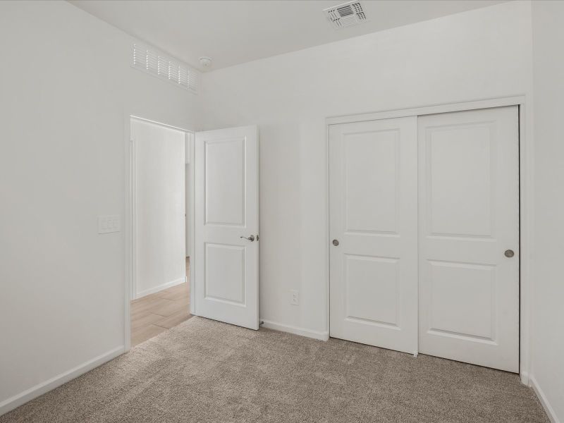 Spacious, unfurnished interior of a new home in Summerstone II, Marana (Image 12).