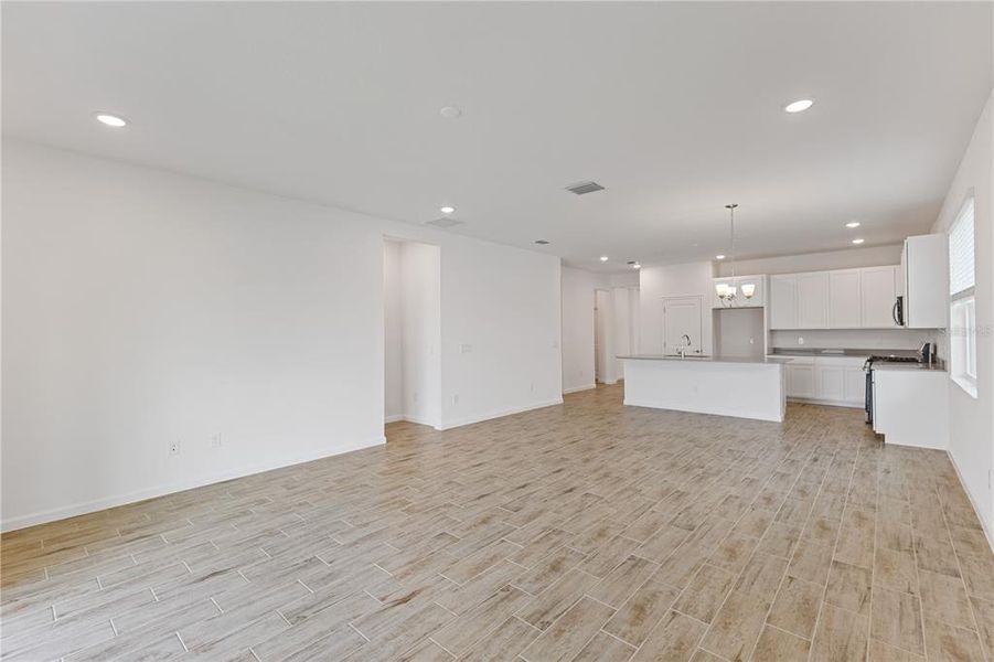 Spacious, unfurnished interior of a new home in Summerbrooke, Mount Dora (Image 7).