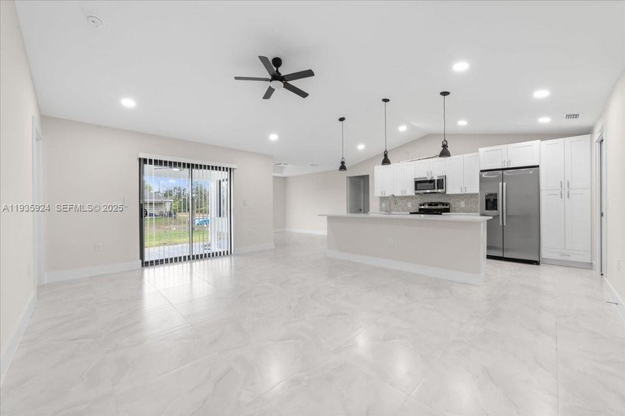 Spacious, unfurnished interior of a new home in , Lehigh Acres (Image 17).