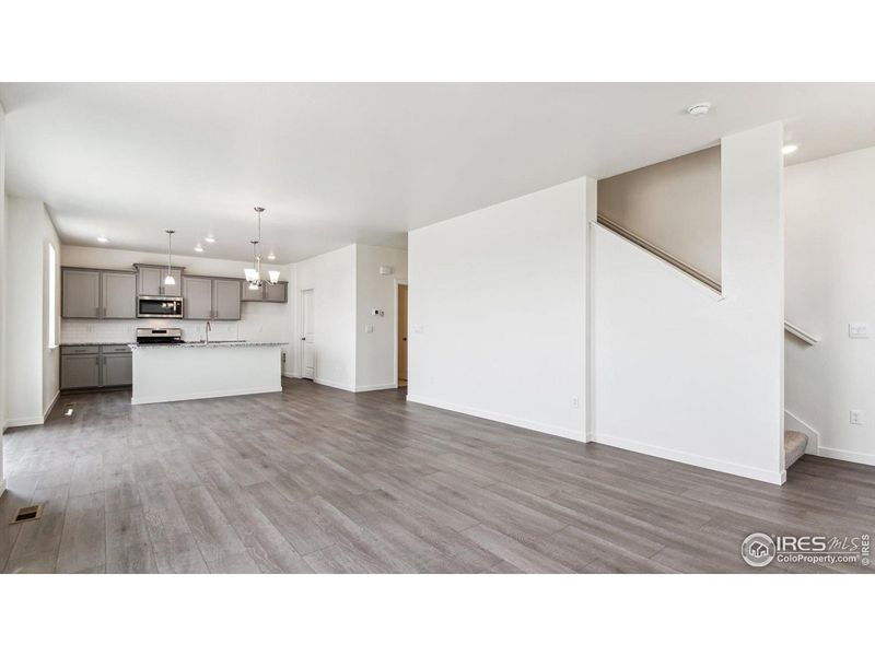 Spacious, unfurnished interior of a new home in Vantage, Berthoud (Image 12).